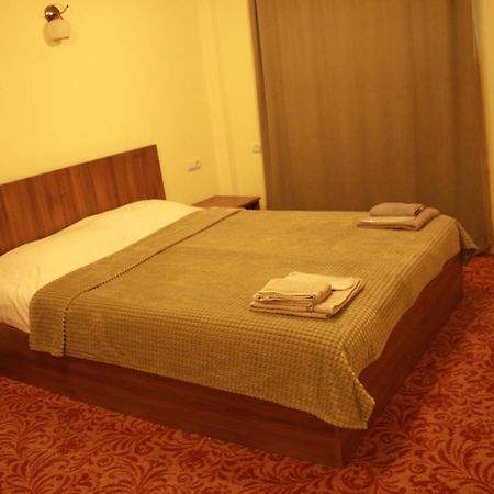 יירבאן Hotel International מראה חיצוני תמונה