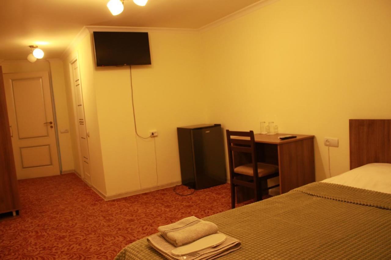 יירבאן Hotel International מראה חיצוני תמונה