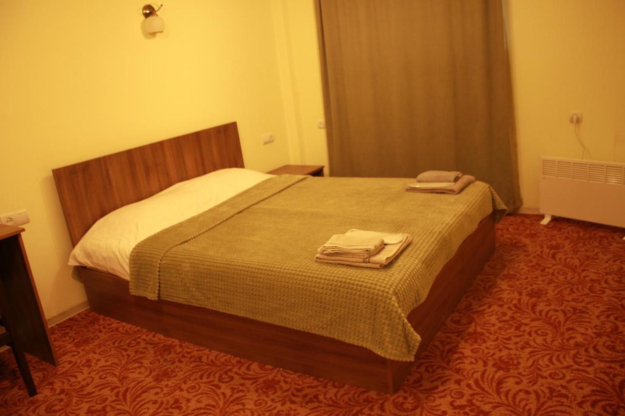 יירבאן Hotel International מראה חיצוני תמונה