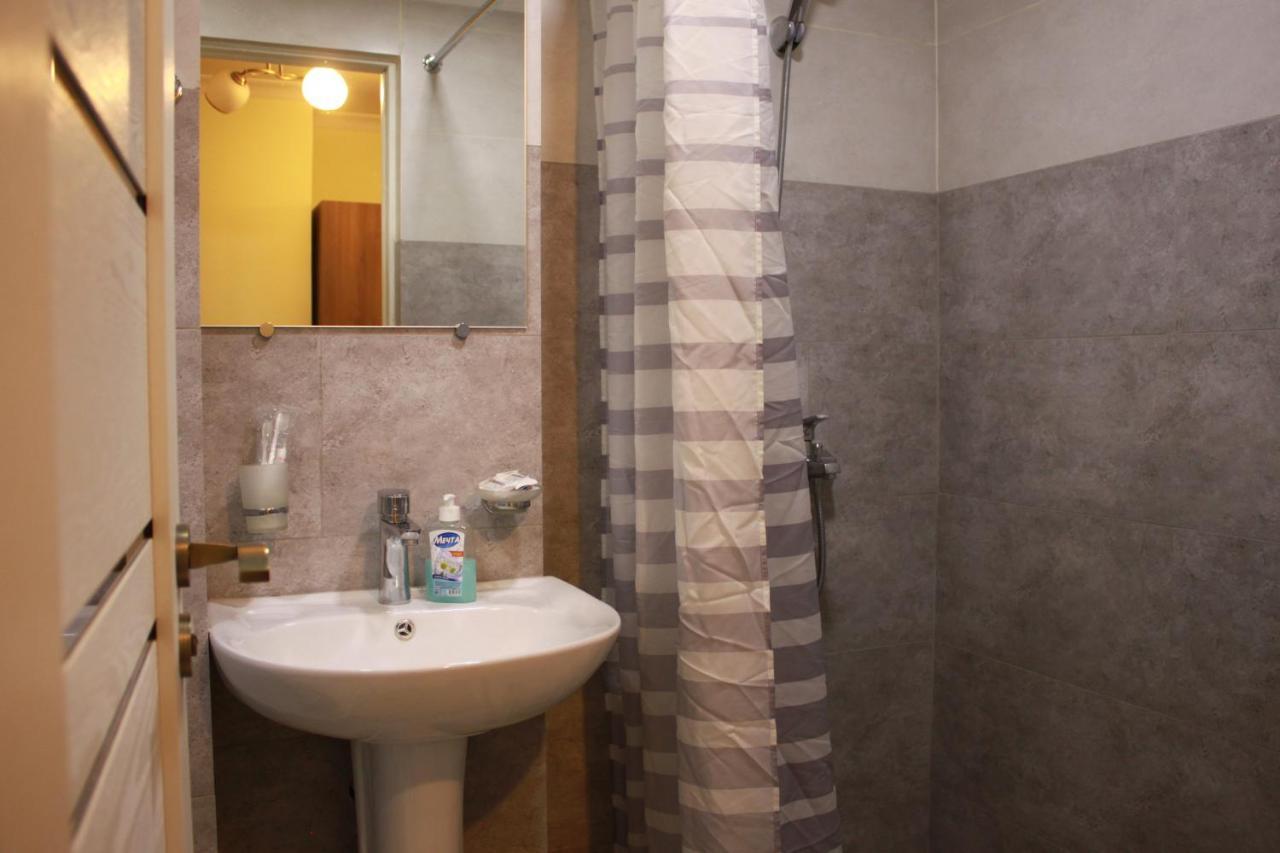 יירבאן Hotel International מראה חיצוני תמונה