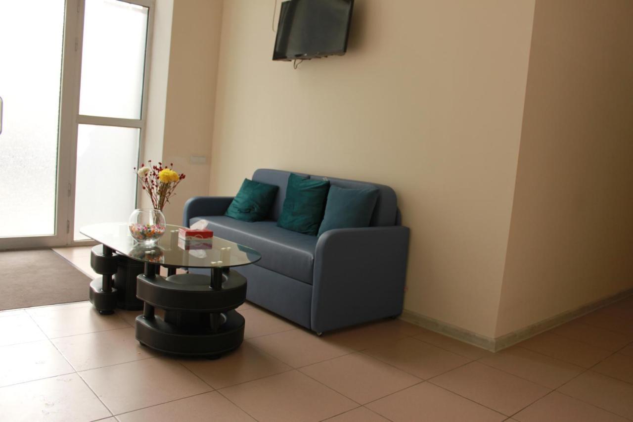 יירבאן Hotel International מראה חיצוני תמונה
