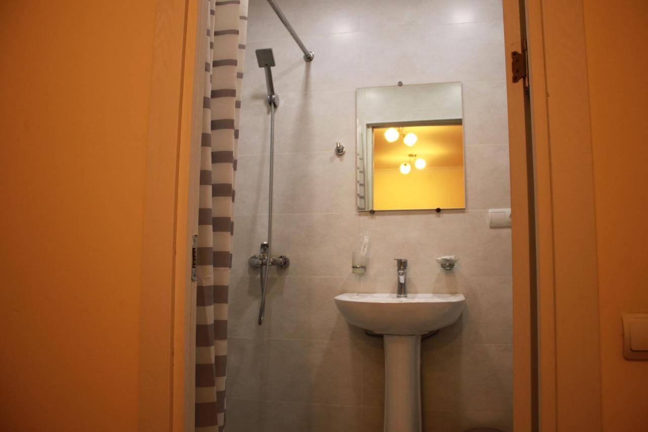 יירבאן Hotel International מראה חיצוני תמונה