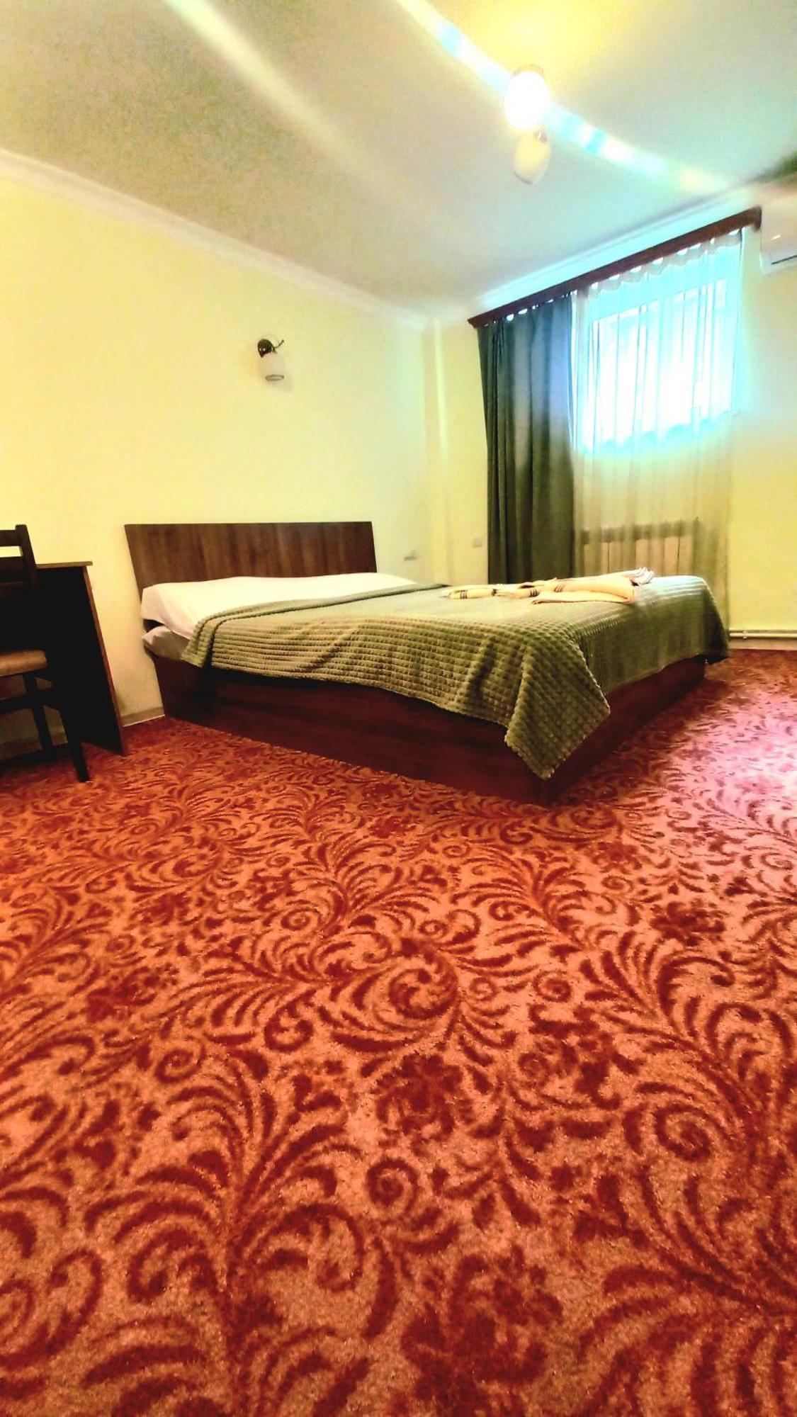 יירבאן Hotel International מראה חיצוני תמונה